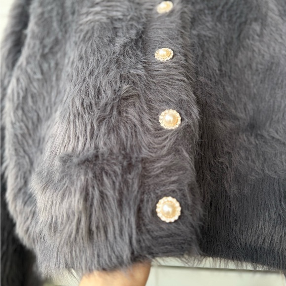 COMMENSE Cropped Fuzzy Cardigan with Pearl Buttons Womens Sz S NWT Furry Gray - Picture 5 of 10